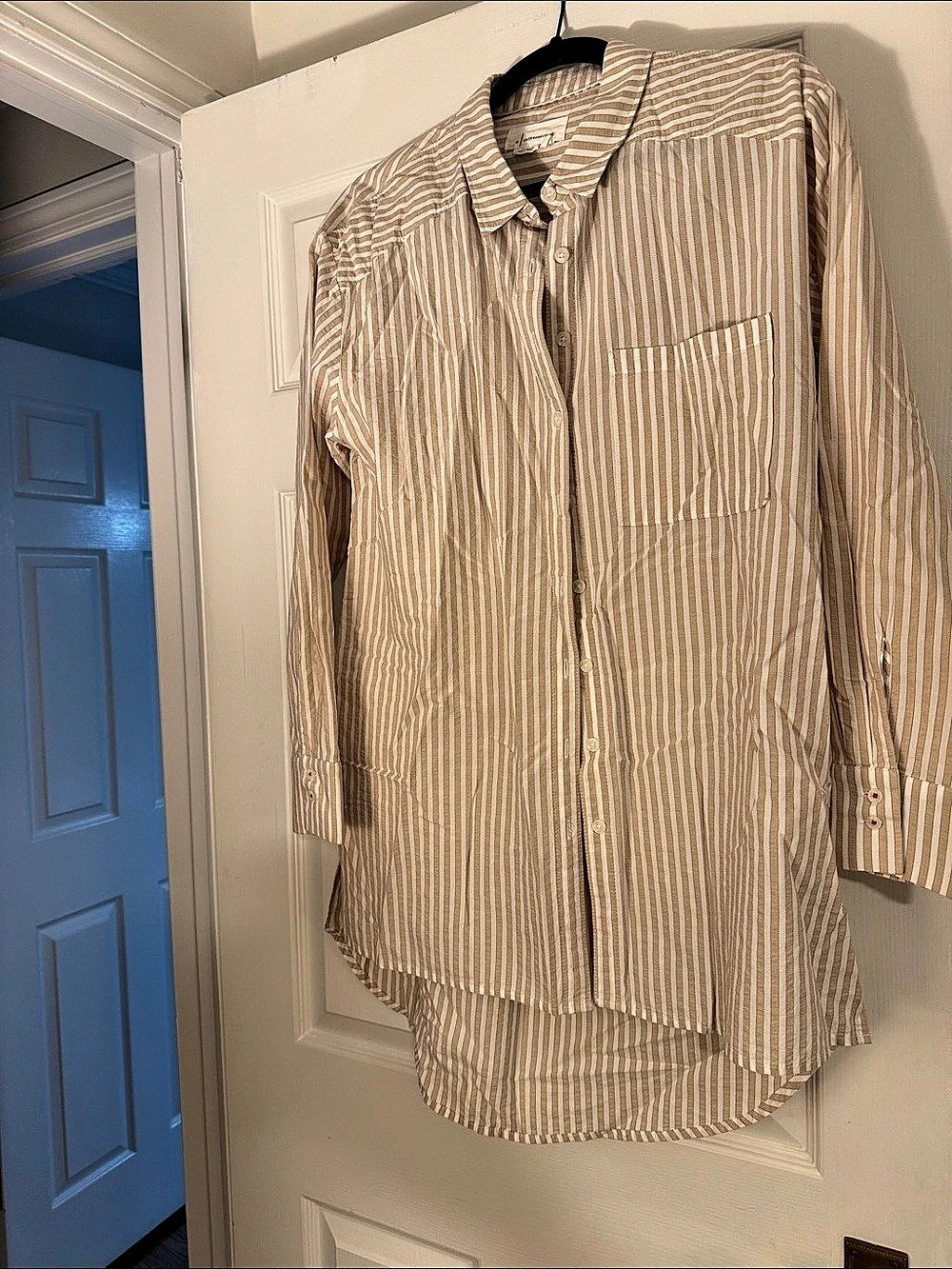 Pilcro Issy Batwing Buttondown Shirt Beige & White